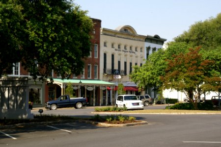 2011.05.21.075759_E_Broad_St._Eufaula_Alabama_USA