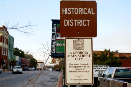2011.02.18.165909_Schilder_Historical_District_Broad_St._Bainbridge_Georgia