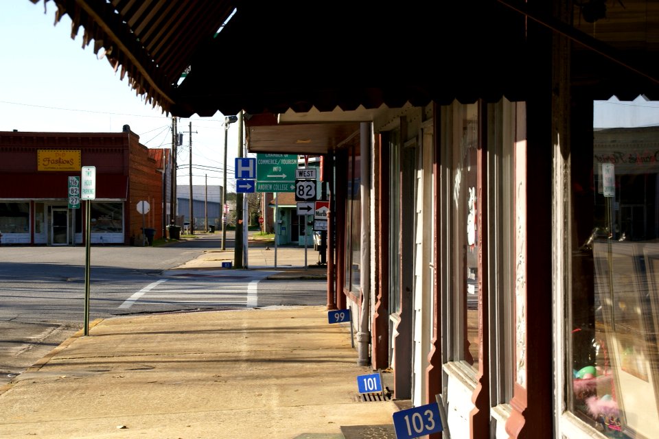2011.03.12.090306_Shops_Main_Sqaure_Cuthbert_Georgia
