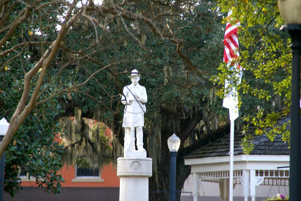2011.02.18.170341_Statue_Willis_Park_Bainbridge_Georgia