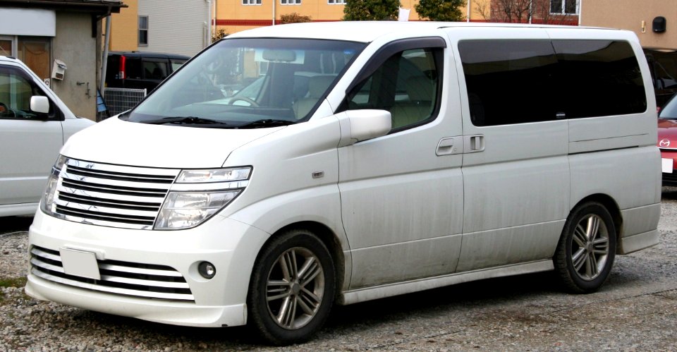 2002-2004_Nissan_Elgrand_Rider