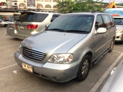 2003-2004_Kia_Carnival_CEO_V6_Minivans_(24-03-2018)_01