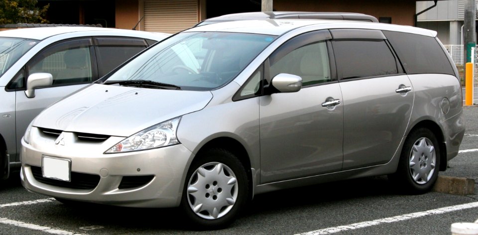 2003-2005_Mitsubishi_Grandis_Elegance