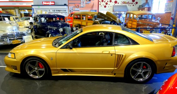 2000_Mustang_GT_Saleen_S281_-_Automobile_Driving_Museum_-_El_Segundo,_CA_-_DSC01578