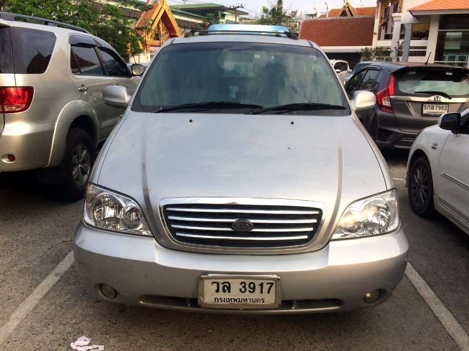 2003-2004_Kia_Carnival_CEO_V6_Minivans_(24-03-2018)_02