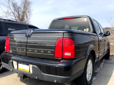 2002_Lincoln_Blackwood,_rear_left,_4-05-2021