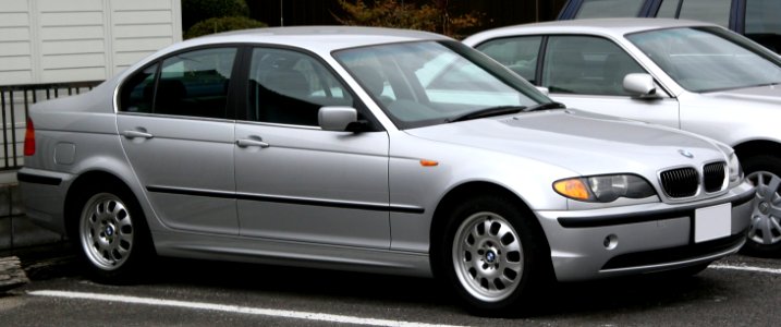 2002-2005_BMW_320i