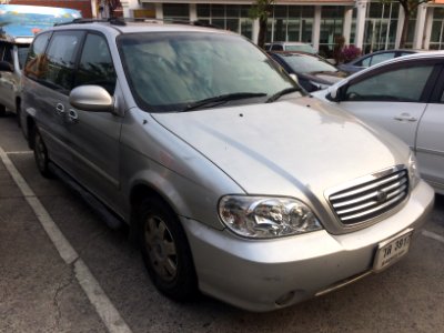 2003-2004_Kia_Carnival_CEO_V6_Minivans_(24-03-2018)_03