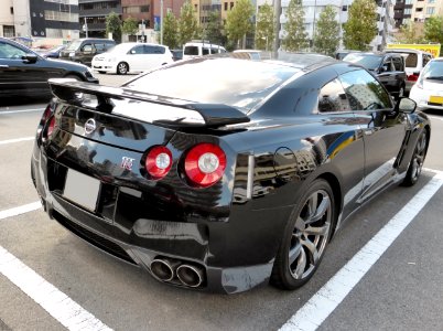 2009_Nissan_GT-R_(CBA-R35)_rear
