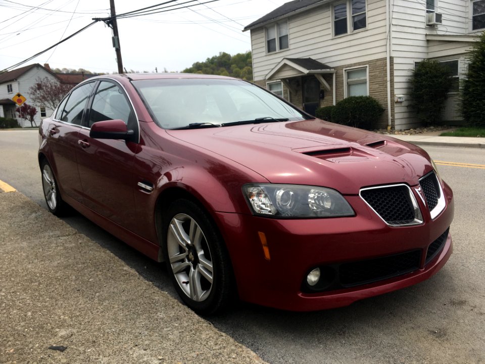 2009_Pontiac_G8,_front_right,_4-24-2021
