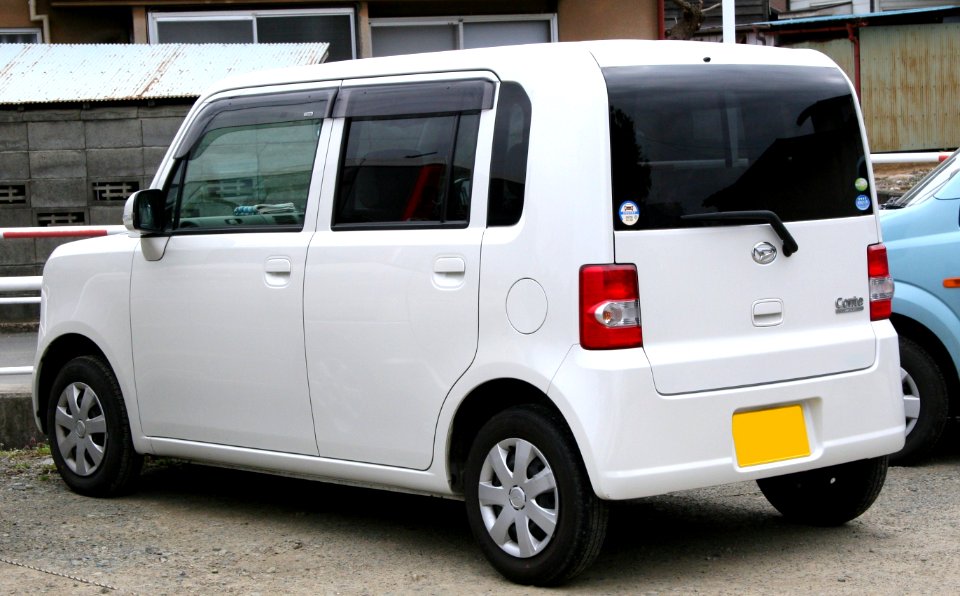 2008-2009_Daihatsu_Move_Conte_rear