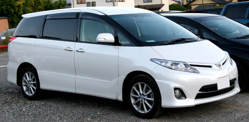 2008_Toyota_Estima_Aeras