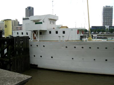 20040918-030-thames-ship