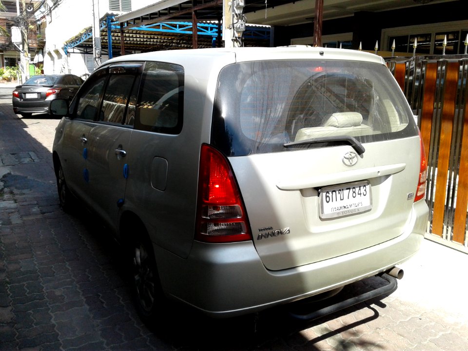 2004_Toyota_Innova_2.0_G_VVT-i_Rear