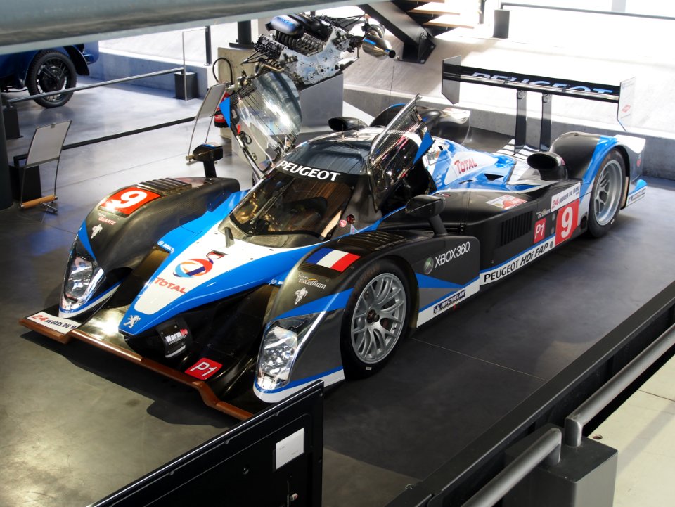 2009_Aventure_Peugeot_908_photo_1