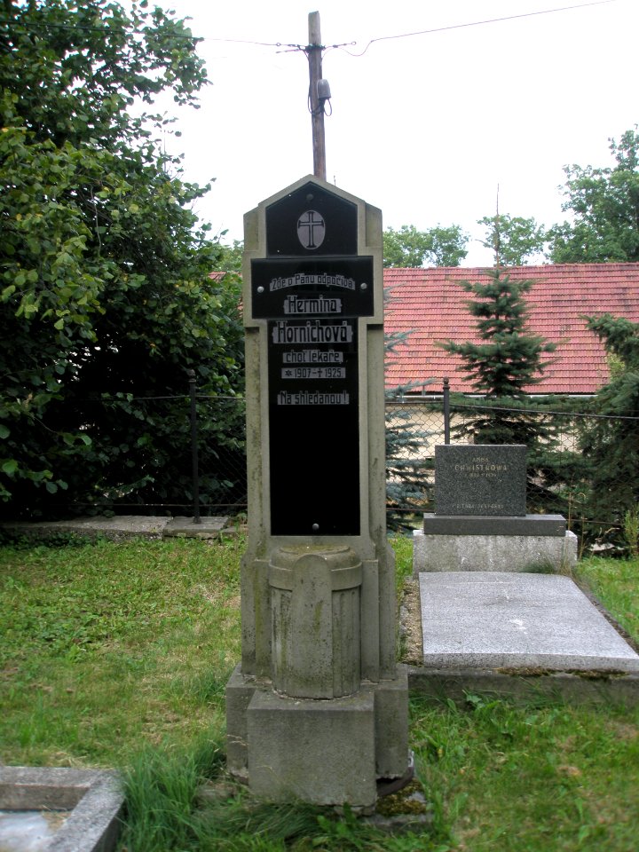 2009_08_Cemetery_Komorní_Lhotka