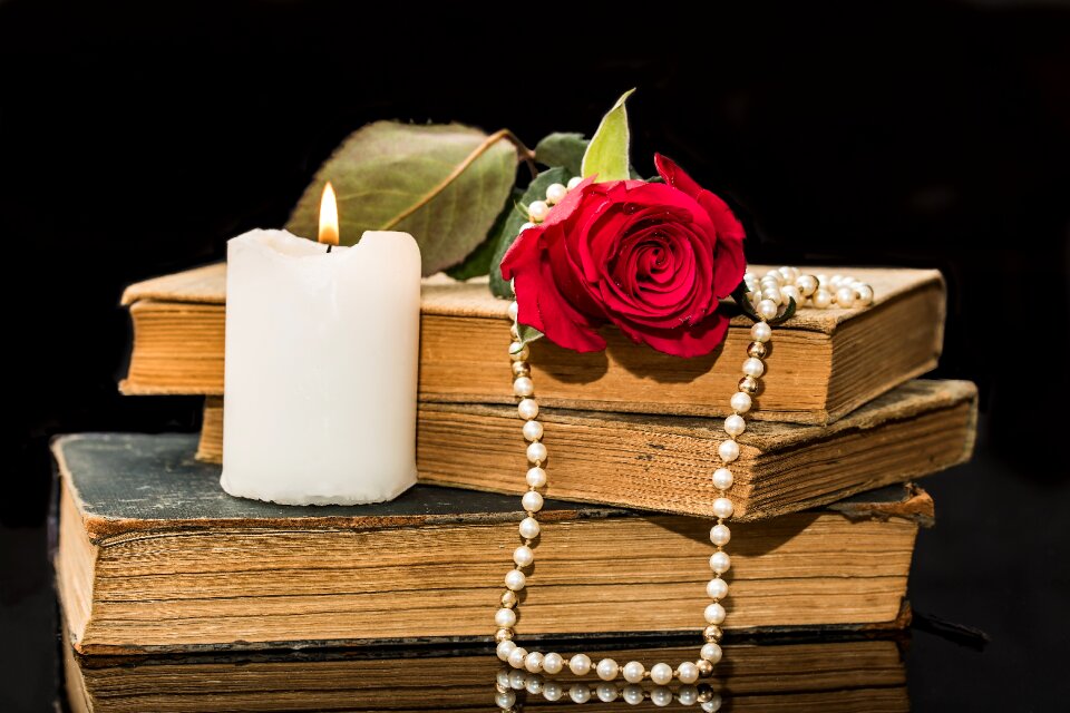 Candle pearl necklace blossom
