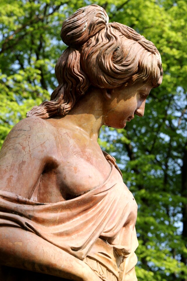 Bust park green