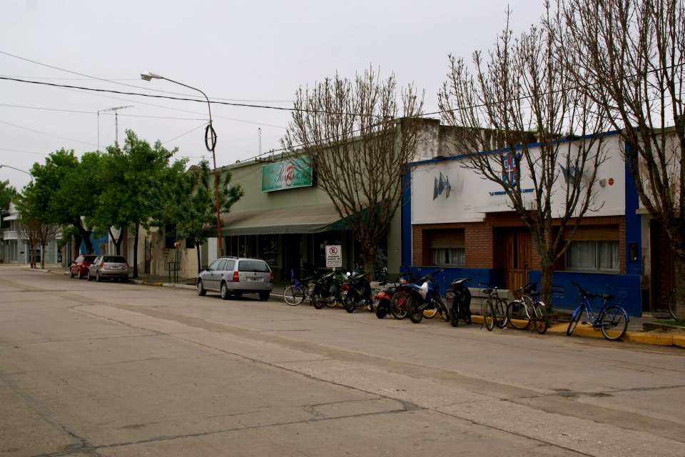2011.10.19.084511_Calle_Santa_Fé_Corral_de_Bustos_Argentina