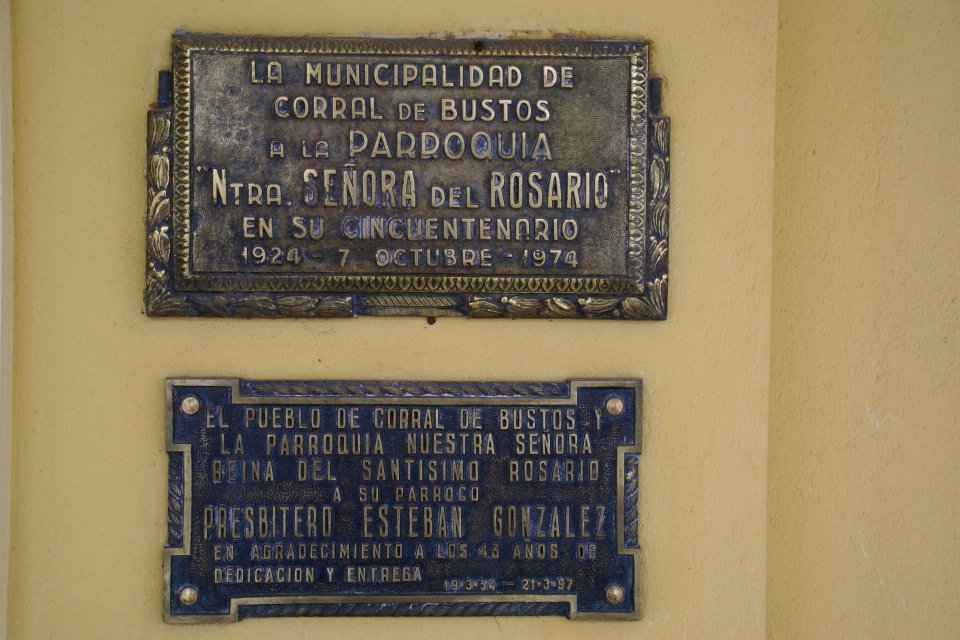 2011.10.19.084628_Placa_iglesia_Corral_de_Bustos_Argentina