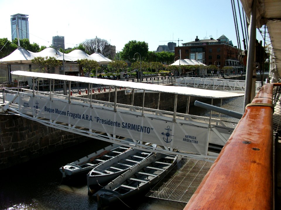 2011.10.17.160117_Pasarela_Fragata_Sarmiento_Puerto_Madero_Buenos_Aires