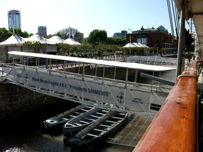 2011.10.17.160117_Pasarela_Fragata_Sarmiento_Puerto_Madero_Buenos_Aires