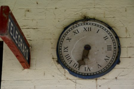 2011.10.19.091034_Clock_train_station_Corral_de_Bustos_Argentina
