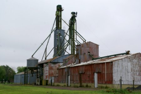 2011.10.19.090526_Barns_train_station_Corral_de_Bustos_Argentina