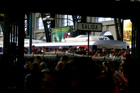 2011.10.17.174626_Pasajeros_Estación_Mitre_Retiro_Buenos_Aires