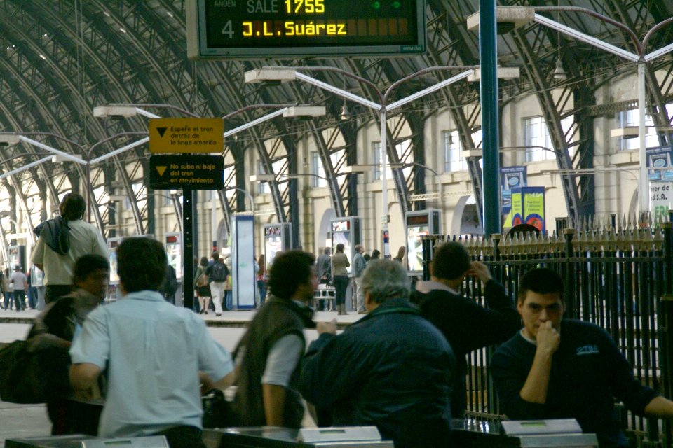 2011.10.17.174426_Andén_Estación_Mitre_Retiro_Buenos_Aires