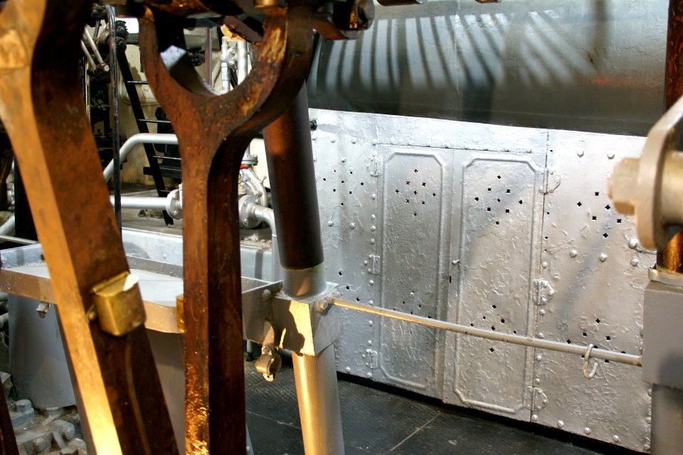 2011.10.17.153429_Engine_room_Fragata_Sarmiento_Puerto_Madero_Buenos_Aires