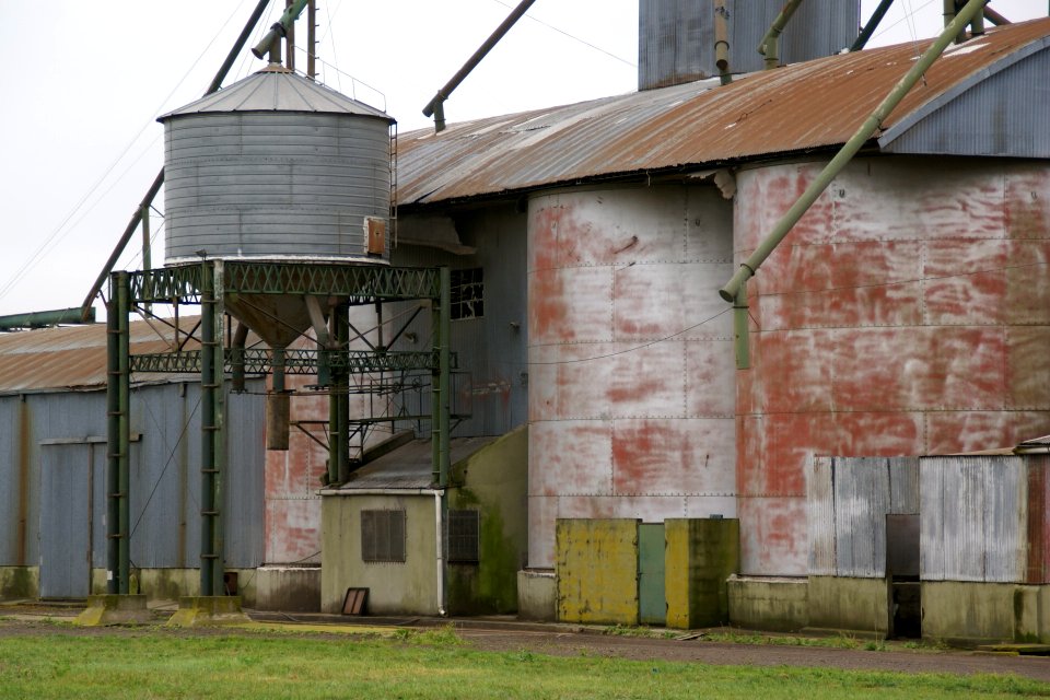 2011.10.19.090831_Barns_train_station_Corral_de_Bustos_Argentina