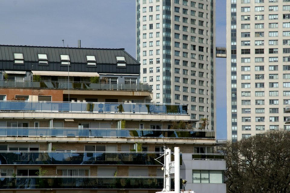 2011.10.17.151311_Torres_El_Faro_Puerto_Madero_Buenos_Aires