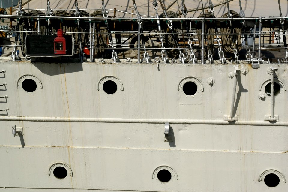 2011.10.17.160816_Portholes_Fragata_Sarmiento_Puerto_Madero_Buenos_Aires