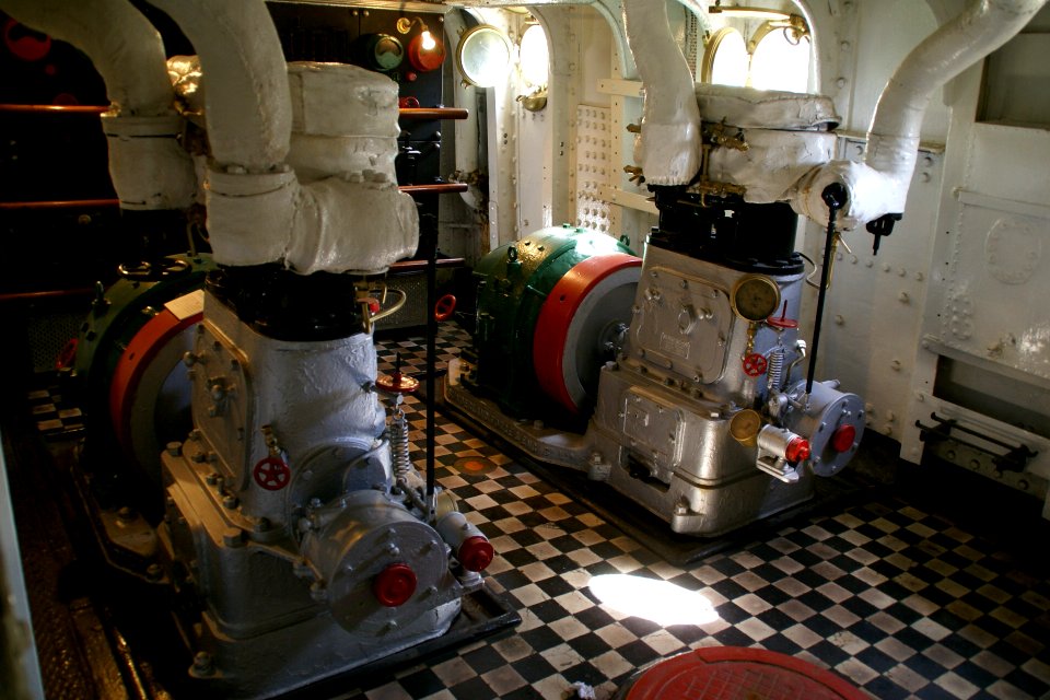 2011.10.17.152948_Generators_Fragata_Sarmiento_Puerto_Madero_Buenos_Aires