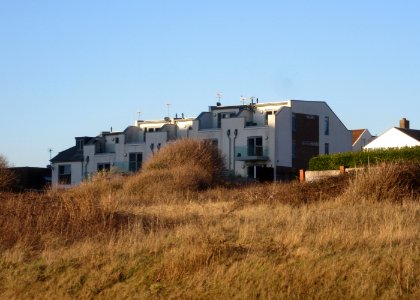 2011_Houses_on_Cliff_Road,_Roedean_(December_2016)