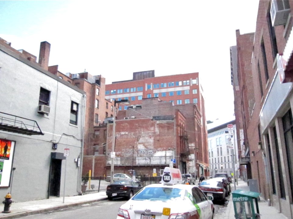 2011_LancasterSt_BostonMA_3127