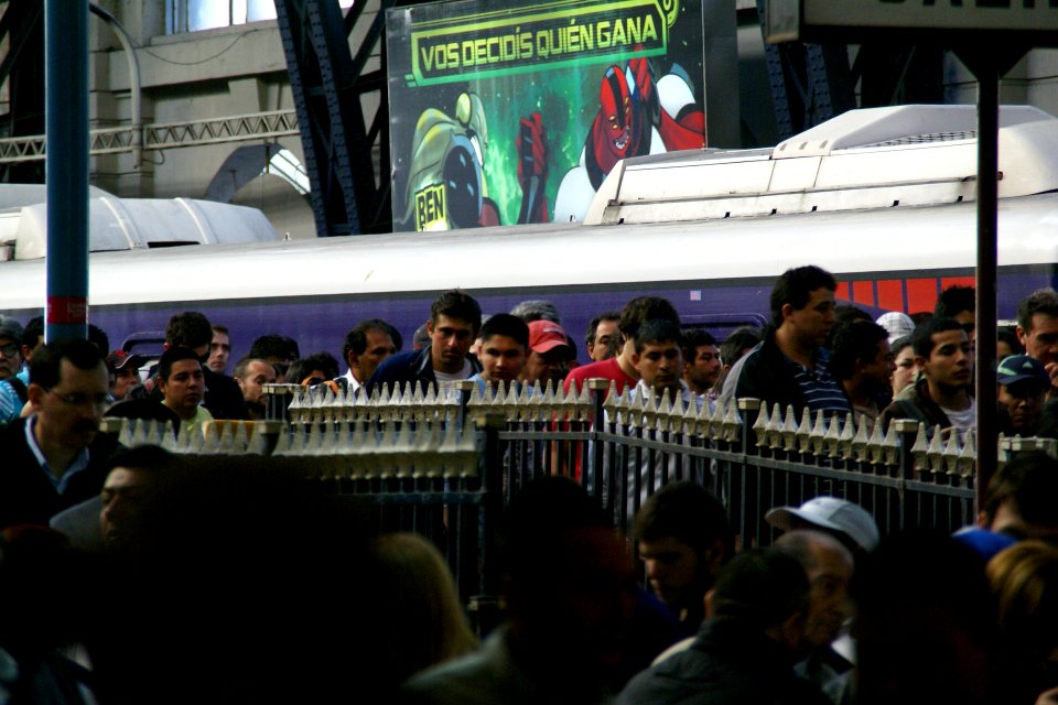 2011.10.17.174702_Pasajeros_Estación_Mitre_Retiro_Buenos_Aires