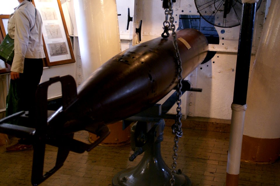 2011.10.17.152341_Torpedo_Fragata_Sarmiento_Puerto_Madero_Buenos_Aires