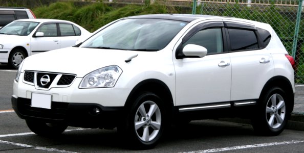 2010_Nissan_Dualis photo