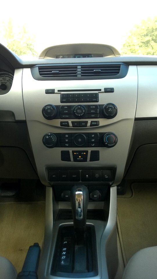 2009FordFocusSES(coupe)CenterConsole