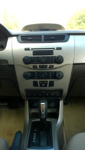 2009FordFocusSES(coupe)CenterConsole photo