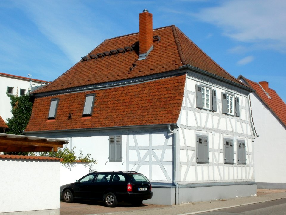 20110828Hauptstr42_Altlussheim1
