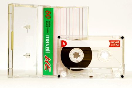 2010s_Maxell_UE_cassette_-_real_or_fake_(01)