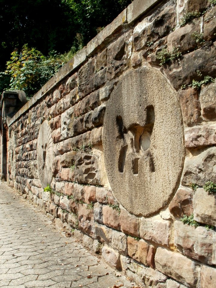 20110822Muehlsteine_Quienstr_St_Arnual5