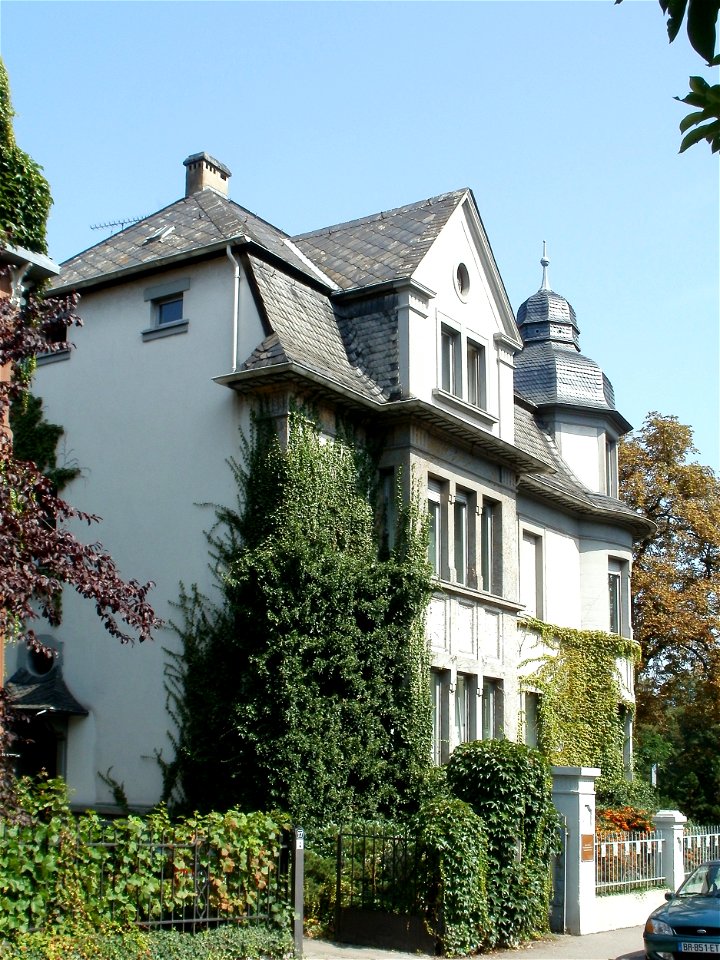  An der Christ-König-Kirche 19 (Saarbrücken)