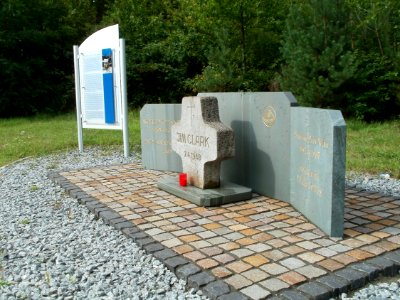 20110814Jim_Clark_Gedenkstein_Hockenheim2