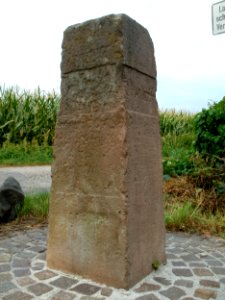 20110826Grenzstein_Oberhausen_Rheinhausen2