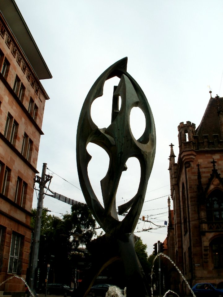 20110519Brunnen_Rathausplatz_Saarbruecken3
