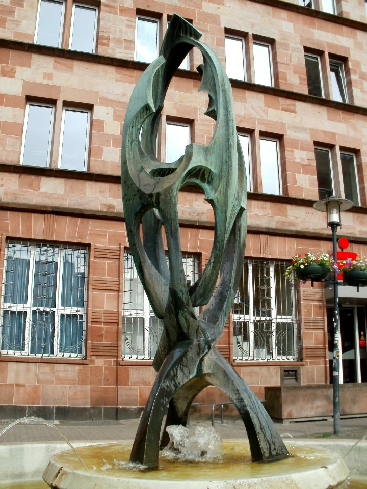 20110519Brunnen_Rathausplatz_Saarbruecken1
